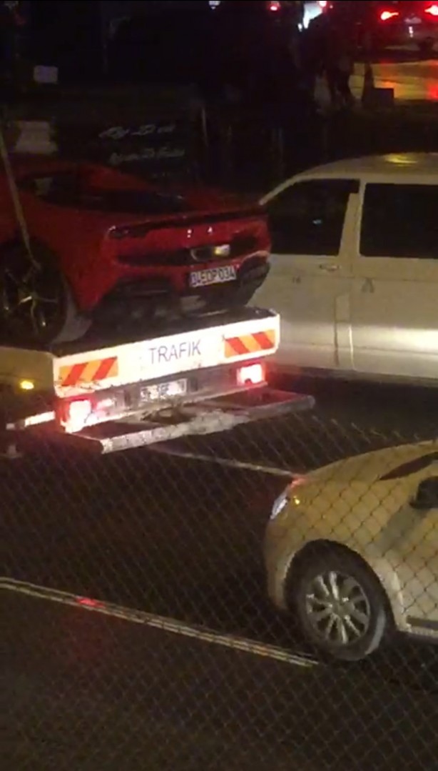 Dilan Polat’ın lüks araçları vatandaşları şaşırttı