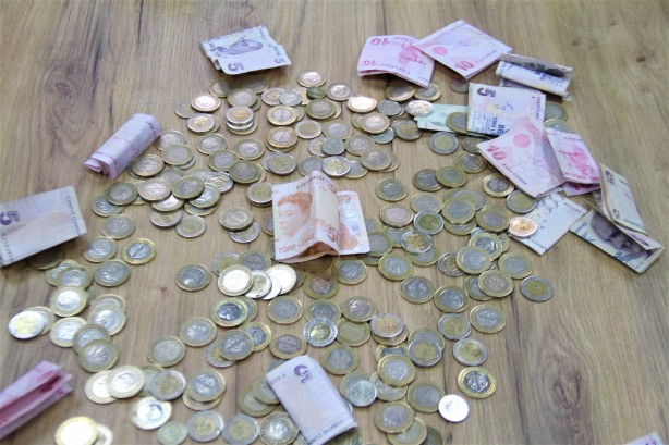 Foto - Dilenci operasyonu! Yakalanmamak için lavabolara kadar saklandılar