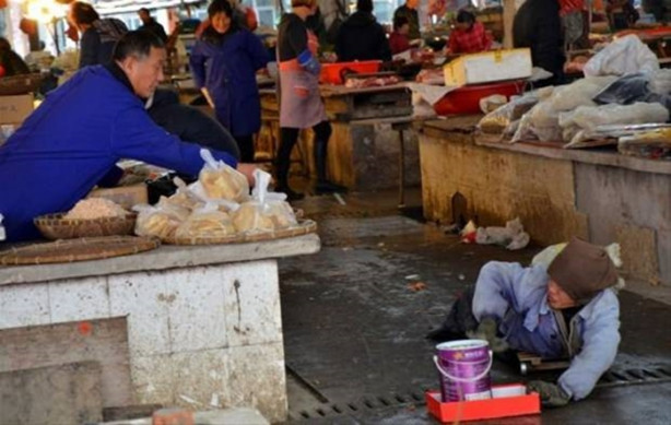 Foto - Dilencilerden akılalmaz oyunlar!