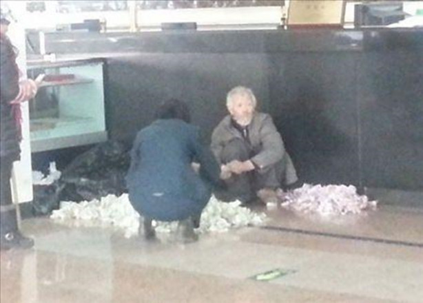 Foto - Dilencilerden akılalmaz oyunlar!