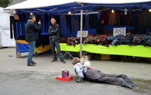 Foto - Dilencilerden akılalmaz oyunlar!