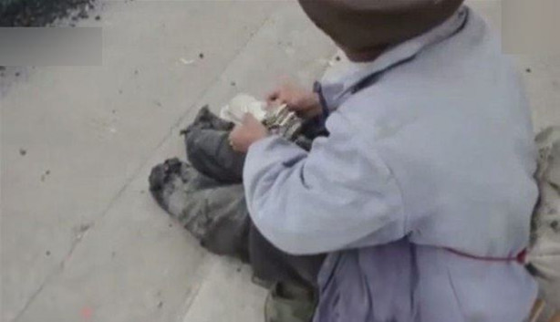 Foto - Dilencilerden akılalmaz oyunlar!