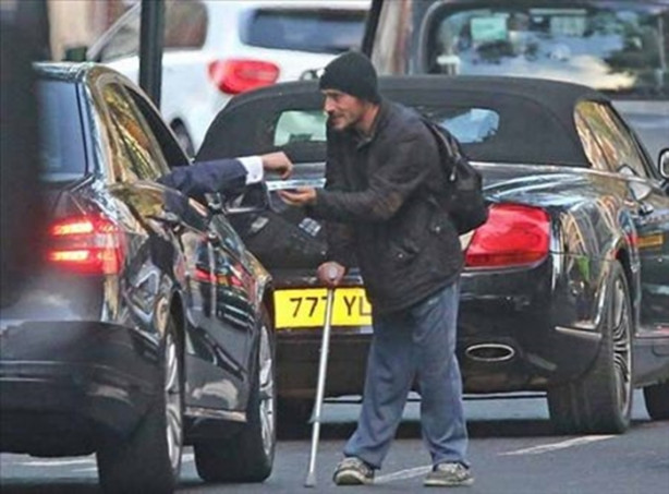 Foto - Dilencilerden akılalmaz oyunlar!