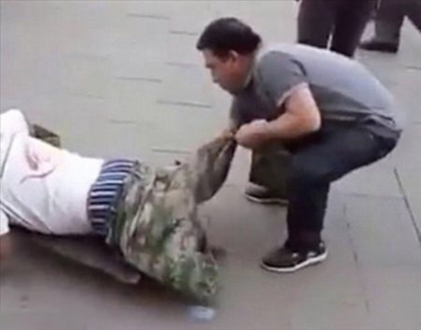 Foto - Dilencilerden akılalmaz oyunlar!