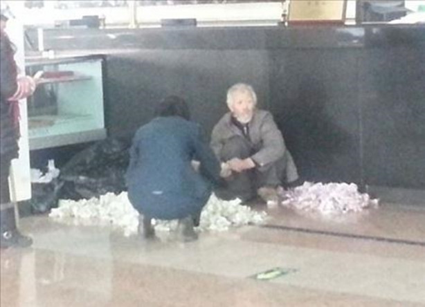 Foto - Dilencilerden akılalmaz oyunlar!