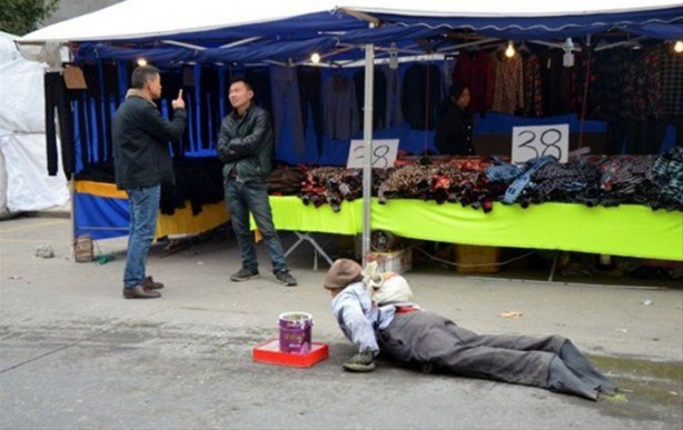 Foto - Dilencilerden akılalmaz oyunlar!