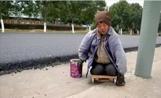 Foto - Dilencilerden akılalmaz oyunlar!