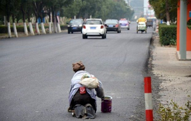Foto - Dilencilerden akılalmaz oyunlar!