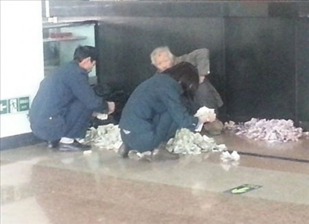 Foto - Dilencilerden akılalmaz oyunlar!