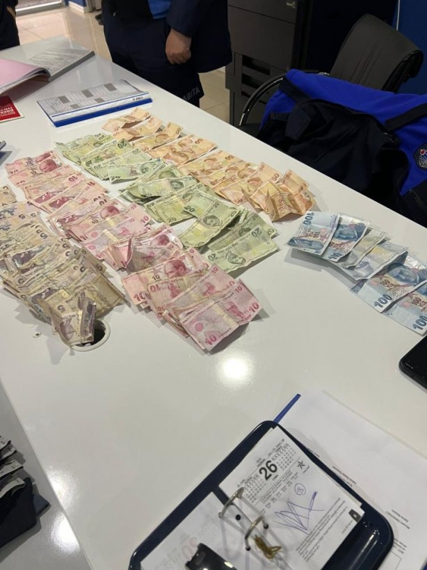 Dilencilerin üstünden çıkan para say say bitmedi!