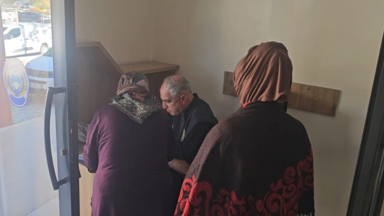 Foto - Dilencinin paraları sakladığı yer şoka soktu