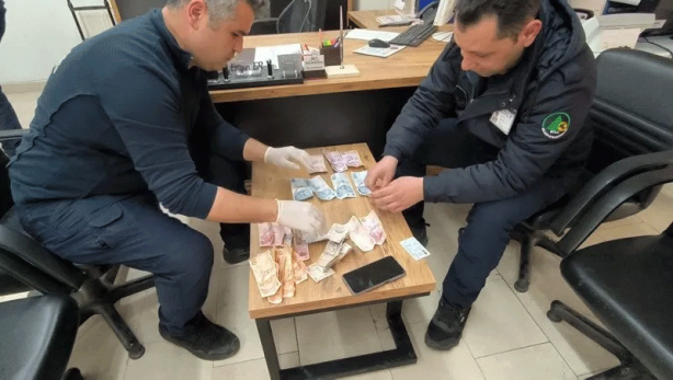 Foto - Dilenmek için Adana’dan Bolu’ya gitti: Üzerinden çıkan para dudak uçuklattı!