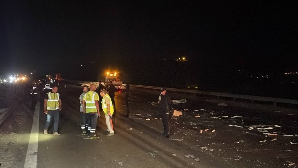 Foto - Dinamit yüklü kamyon devrildi