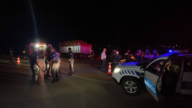 Foto - Dinamit yüklü kamyon devrildi