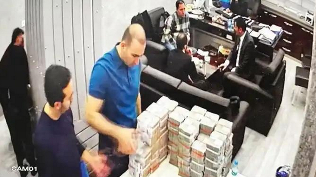 Foto - Dindarlar buna ‘Fransız’ kalamaz... Dindarlara ‘Bursa’dan ayar verdiler, ‘Laiklik sopası’yla dövdüler... Dindarların hayatı hep mücadele etmekle mi geçecek? 