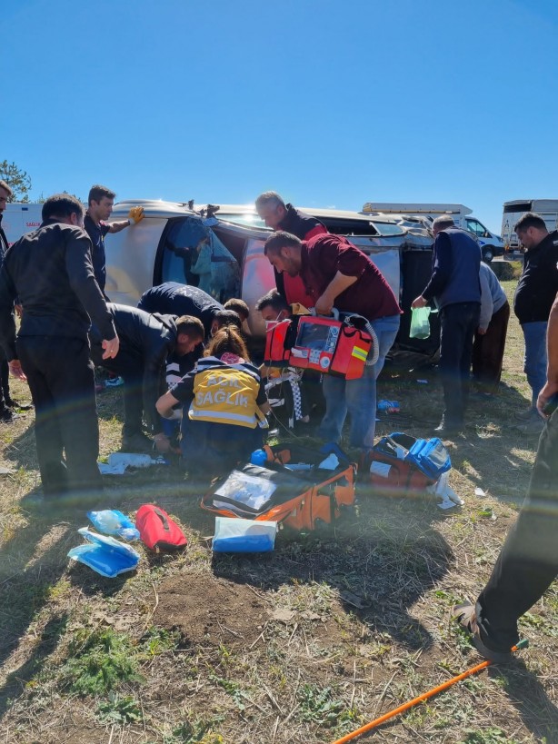 Direksiyon başında kalp krizi geçirip tarlaya uçan sürücü öldü