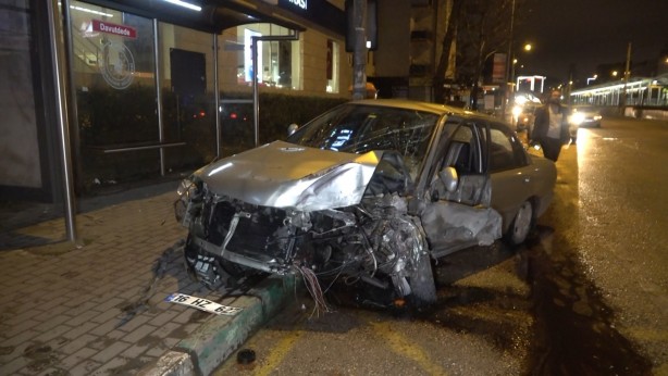 Foto - Direksiyona hem alkollü hem kolu kırık oturdu! Dehşet saçtı
