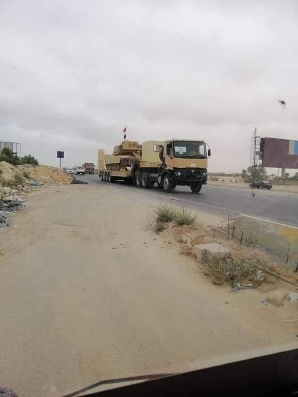 Foto - Efeleniyordu, direkten döndü: Tankları sınıra yığan Sisi, Türkiye'nin hışmına uğruyordu! 