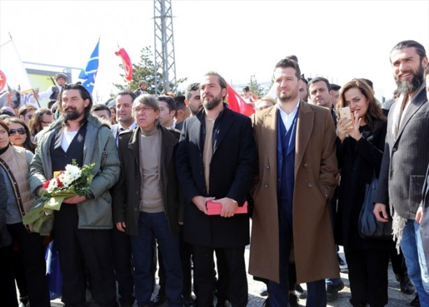 Foto - "Diriliş Ertuğrul" ekibine muhteşem karşılama