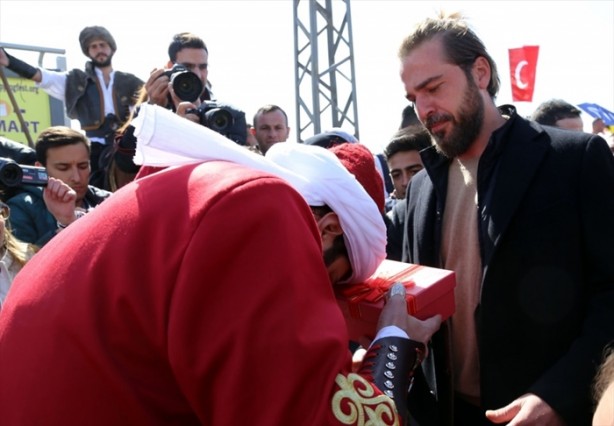 Foto - "Diriliş Ertuğrul" ekibine muhteşem karşılama