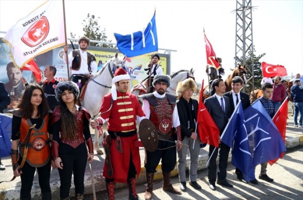 Foto - "Diriliş Ertuğrul" ekibine muhteşem karşılama