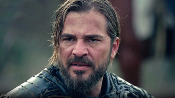 Diriliş Ertuğrul'un Ertuğrul Bey'i Engin Altan Düzyatan'ın paylaştığı fotoğraf yarım milyon beğeni aldı