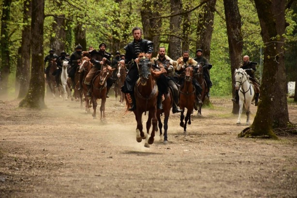 Foto - Diriliş Ertuğrul'un yıldız ismi Uyanış Alparslan dizisinde katıldı!