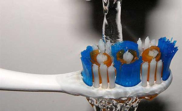 Foto - Diş fırçası alırken bunlara dikkat etmezseniz dişlerinizden olursunuz!