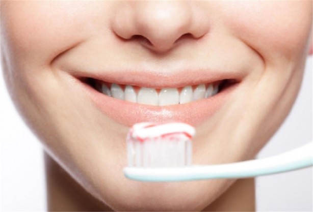 Foto - Diş fırçasını ıslatmadan kullanın!