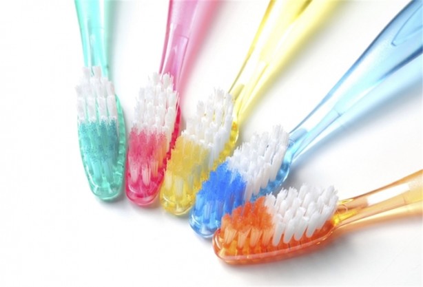 Foto - Diş fırçasını ıslatmadan kullanın!