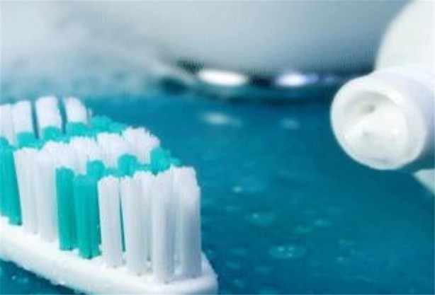 Foto - Diş fırçasını ıslatmadan kullanın!