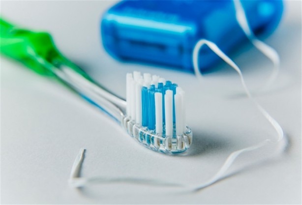 Foto - Diş fırçasını ıslatmadan kullanın!