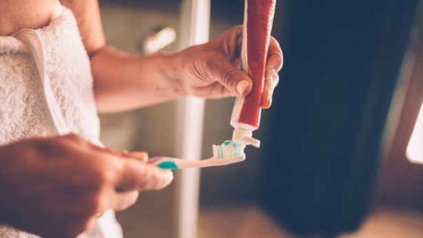 Foto - Diş fırçasını su ile ıslatanlar bu habere dikkat! Bundan sonra...