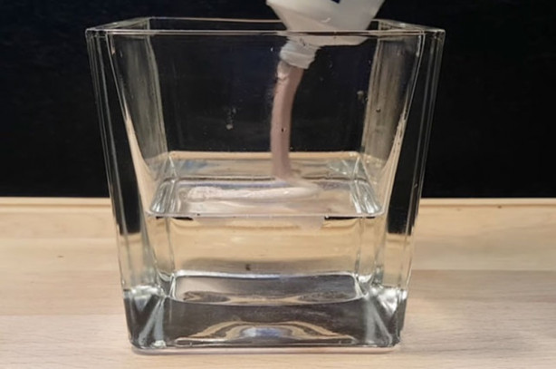 Foto - Diş macunu midede bakın ne hale geliyor