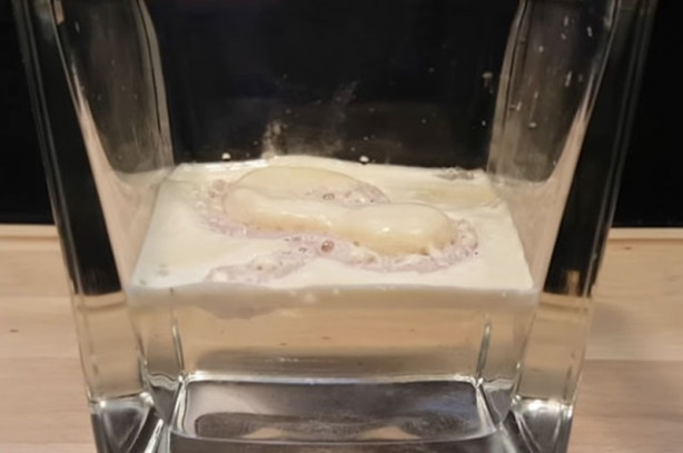 Foto - Diş macunu midede bakın ne hale geliyor