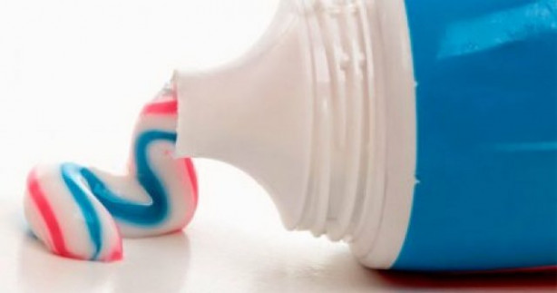 Diş macununu tırnağınıza sürerseniz...