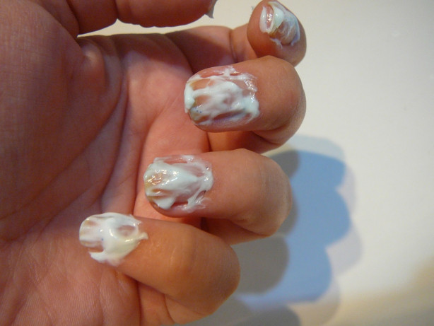 Foto - Diş macununu tırnağınıza sürerseniz...