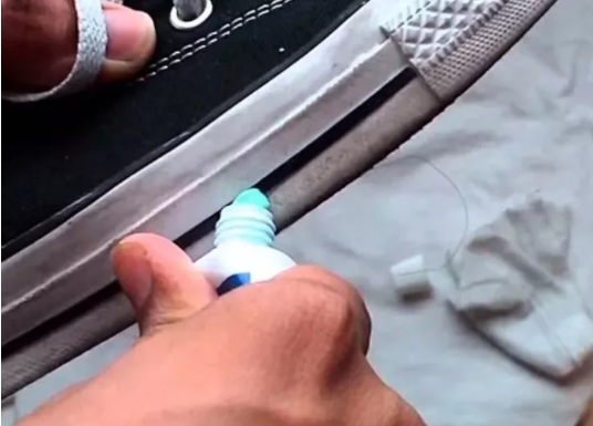 Foto - Diş macununuzu tırnağınıza sürerseniz bakın ne oluyor!