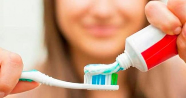 Foto - Dişinizi fırçaladıktan sonra ağzınızı suyla çalkalamayın! Çünkü...