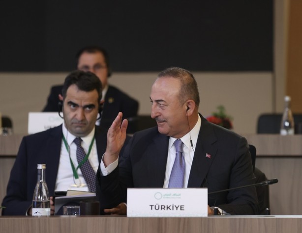 Foto - Dışişleri Bakanı Çavuşoğlu'ndan net mesaj: PKK eliyle olmaz!