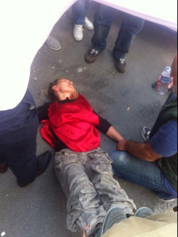 DİSK mensupları, işten çıkarılan çaycı kadını dövdü