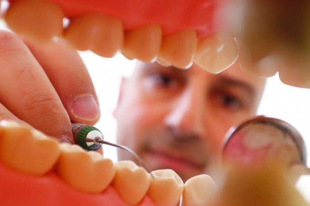 Foto - Dişleri inci gibi yapan besinler