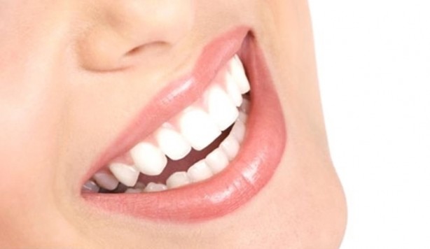 Foto - Dişlerinizi alüminyum folyo ile kaplarsanız ne olur?