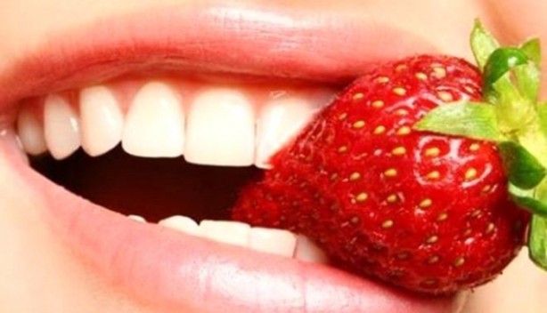 Foto - Dişlerinizi alüminyum folyo ile kaplarsanız ne olur?