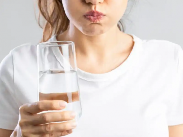 Foto - Dişlerinizi gören, doktorunuzu soracak! 5 adımda alayı bembeyaz olacak! Gerçekten bu yöntem bir harika