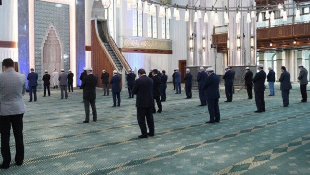 Foto - Diyanet açıkladı! Namazlar oralarda kılınacak