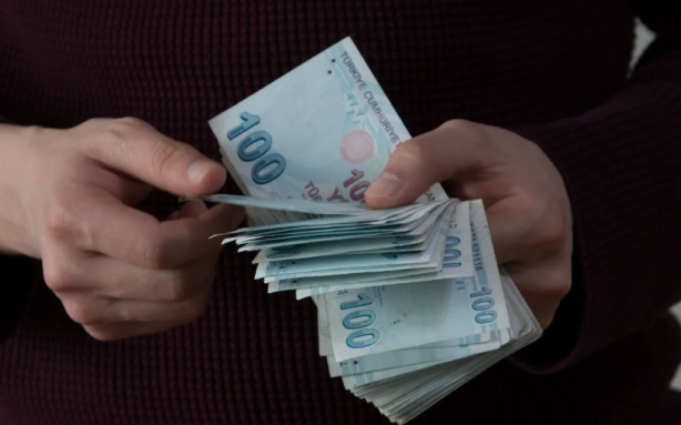 Foto - Diyanet 'Bu para caiz değil' demişti! Emeklilere 15 bin lira vermeye başladılar