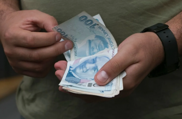 Foto - Diyanet 'Bu para caiz değil' demişti! Emeklilere 15 bin lira vermeye başladılar