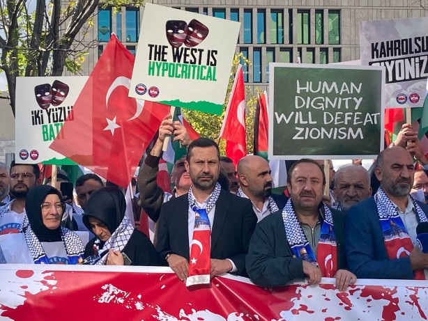 Diyanet görevlilerinden ABD Büyükelçiliği önünde protesto