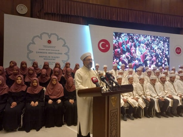 Diyanet İşleri Başkanı Ali Erbaş hafızlara görevlerini hatırlattı